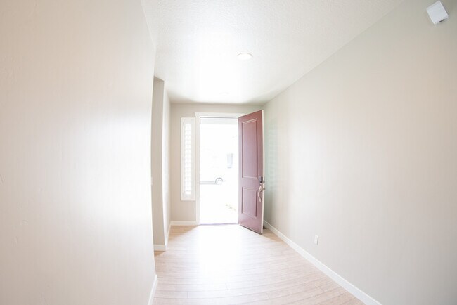 Building Photo - Modern Farmhouse Rambler – 7 Bed, 4 Bath –...