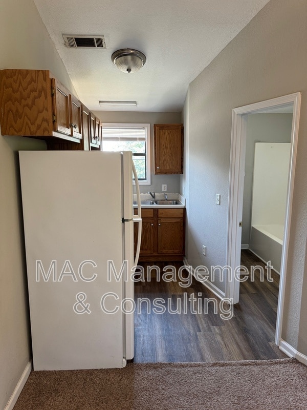 Primary Photo - 1319 Autumn Ave