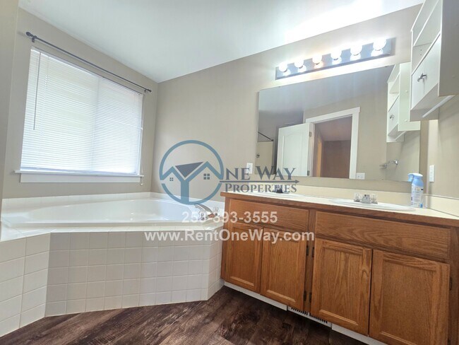 Building Photo - 1120 S 90th St Ct