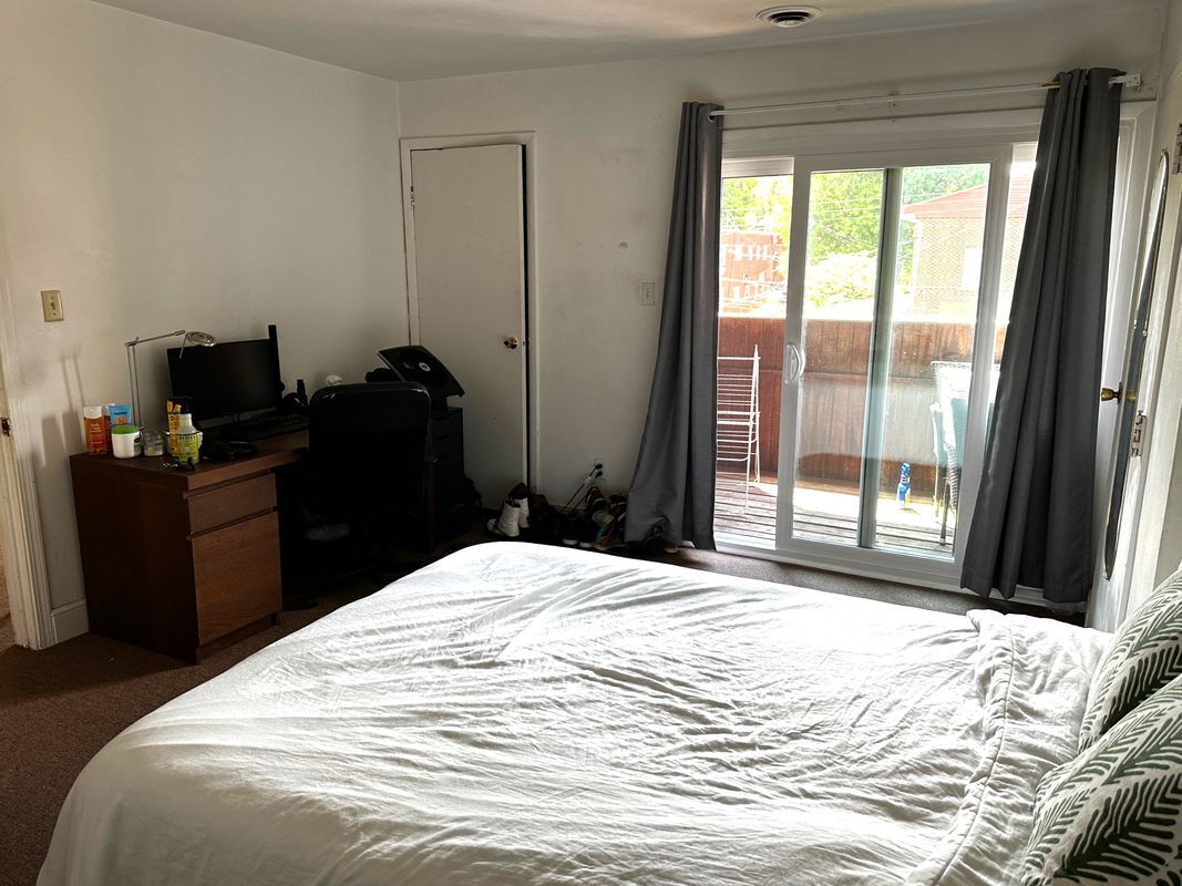 Building Photo - 301 1/2 S Winebiddle St, Apt 5