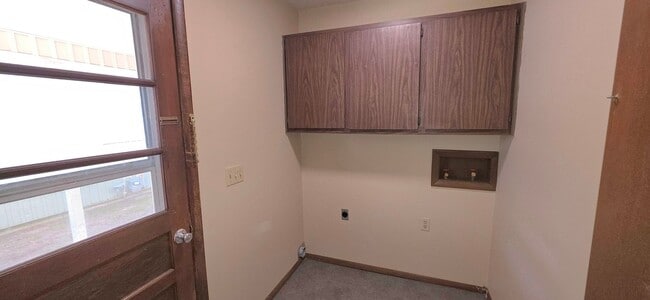 Building Photo - 2 Bedroom house! Great Location! $895