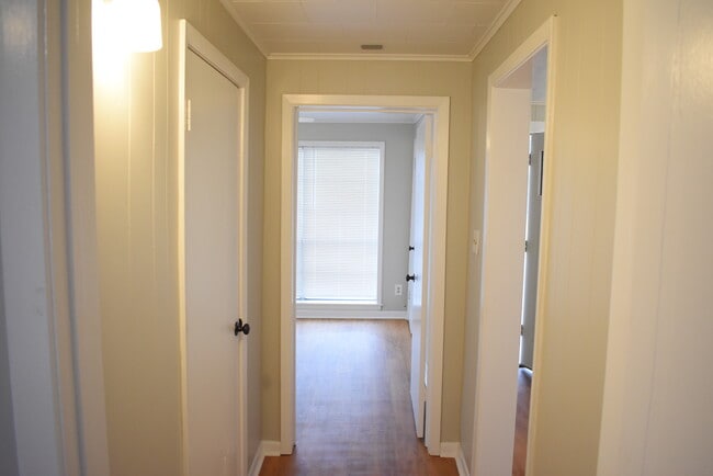 Building Photo - 221 N Sanders St