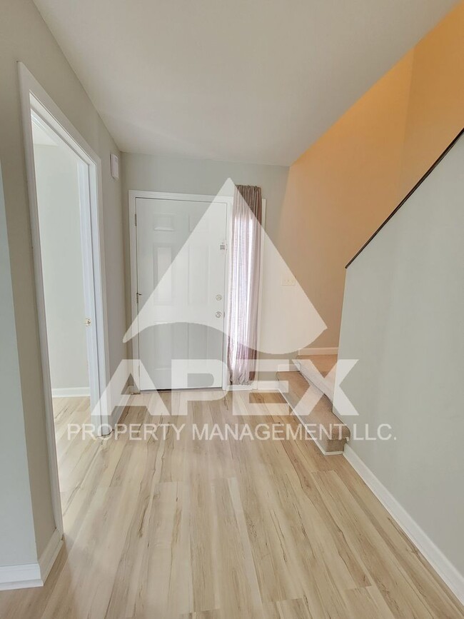 Building Photo - WEST KNOX - Spacious 2Bd/2Ba Condo in Silverbrook!