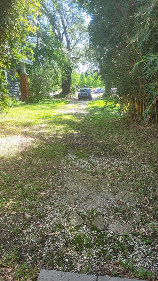 Building Photo - 526 W Main St