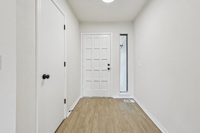 Building Photo - Newly Renovated Broken Arrow Beaut! Available for Immediate Move In!