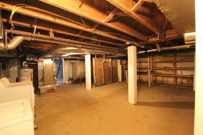 Building Photo - 805 S High St