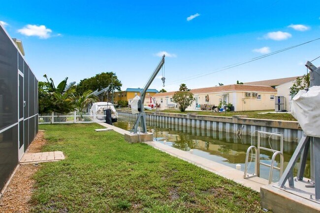 Building Photo - 580 Baywood Dr N