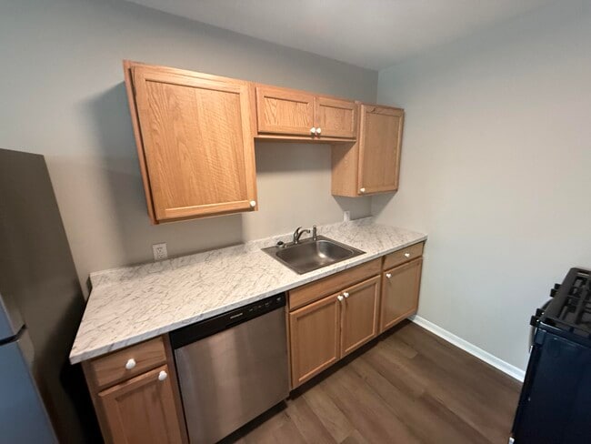 Building Photo - 213 N Ann St