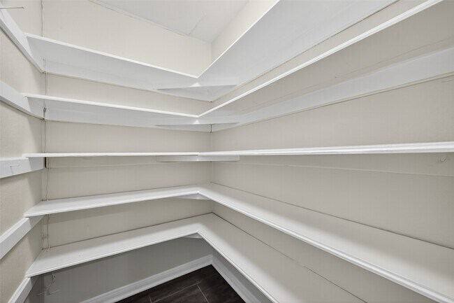 Building Photo - 7447 Cambridge St