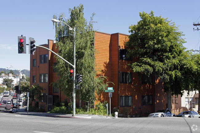 Building Photo - Adel Court