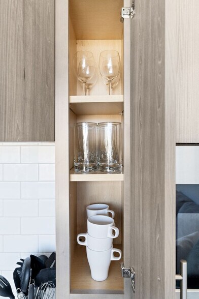 Building Photo - 501 N Perth St