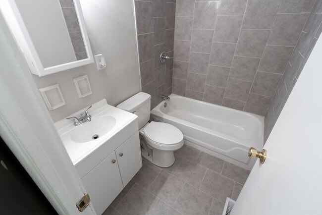 Building Photo - 6218 E Hampton Dr