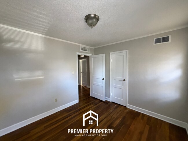 Building Photo - 3145 N Lafayette Cir