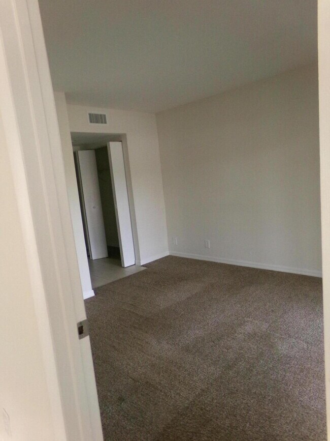 Building Photo - 1554 SE Royal Green Cir