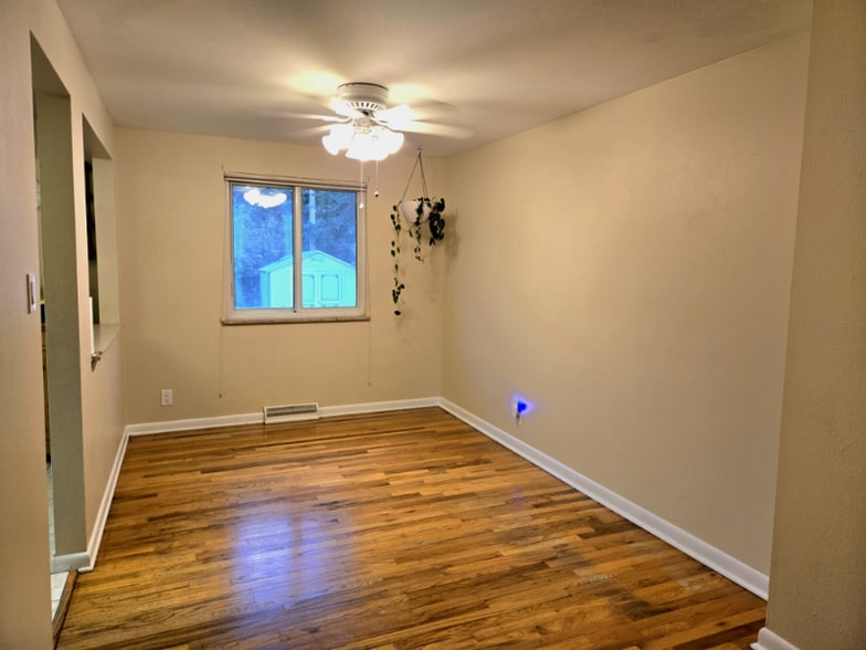 Building Photo - 8250 Chase Way