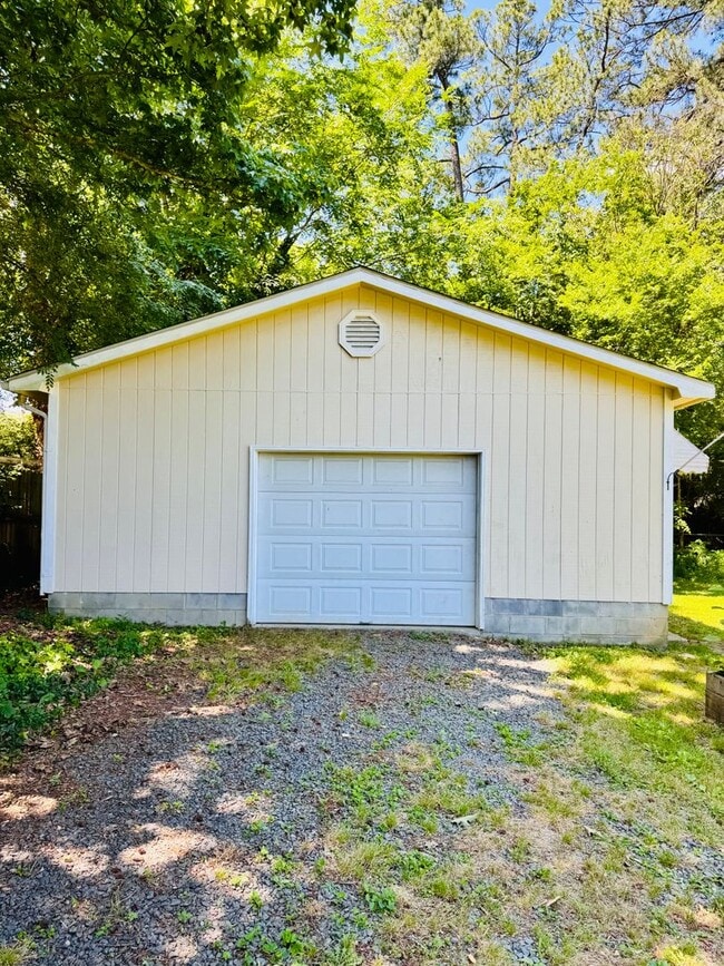 Building Photo - 4 BEDROOMS + 3 BATHS in Butner