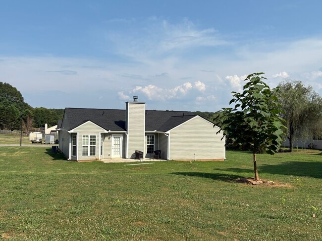 Building Photo - 1040 Tia Dr