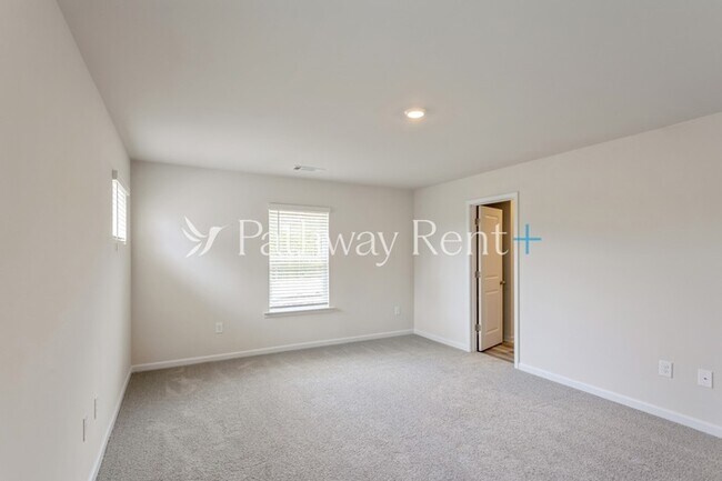 Building Photo - 608 Mackenzie Cv