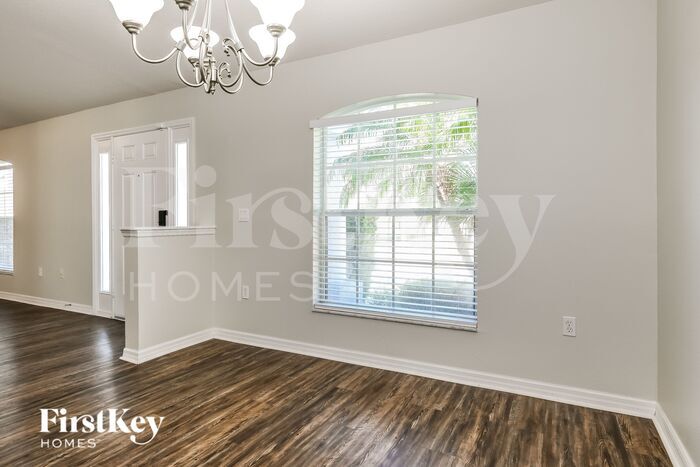 Building Photo - 557 Reddicks Cir