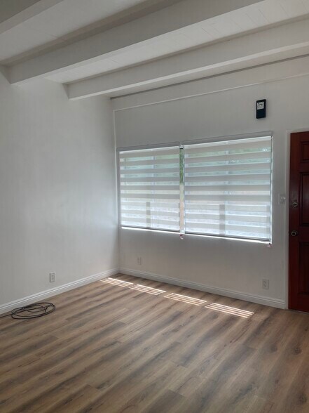 Building Photo - 3623 1/2 Fletcher Dr