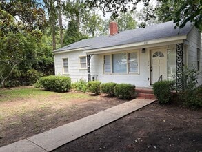Building Photo - 3 Bedroom 1 Bath