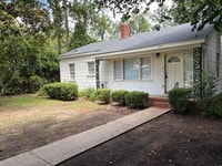 Building Photo - 3 Bedroom 1 Bath