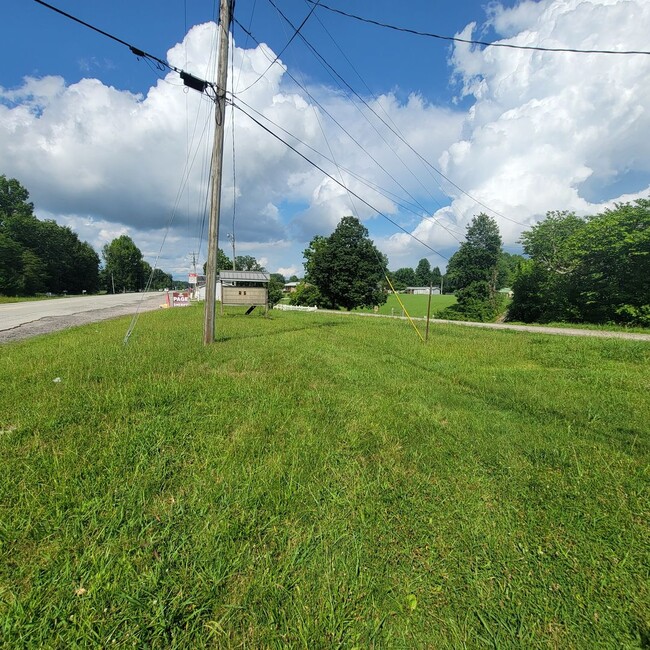 Building Photo - 2 Bed, 1.5 Bath-Residential/Commercial