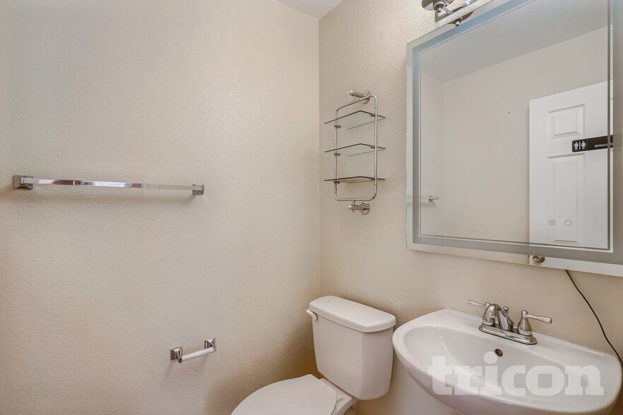 Building Photo - 20430 E Bellewood Pl