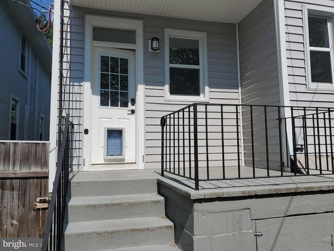 Building Photo - 608 Trail Ave