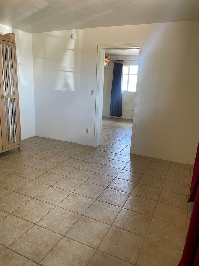 Building Photo - Lovely 3 Bedroom House with Stunning Mount...