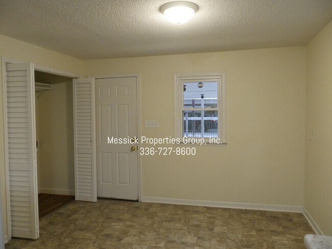 Building Photo - Quiet, Convenient Location, off Country Cl...
