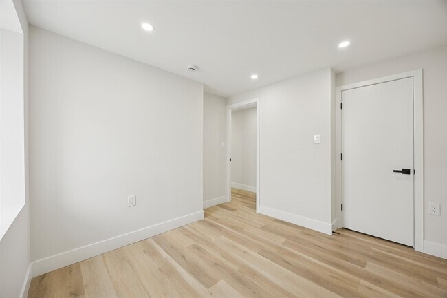 Building Photo - 4522 Baker St