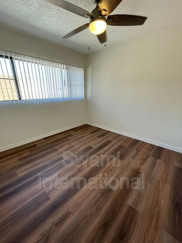 Building Photo - 860 W 50th Pl