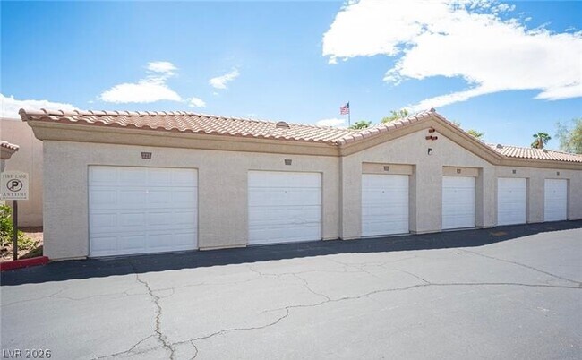 Building Photo - 6480 Annie Oakley Dr
