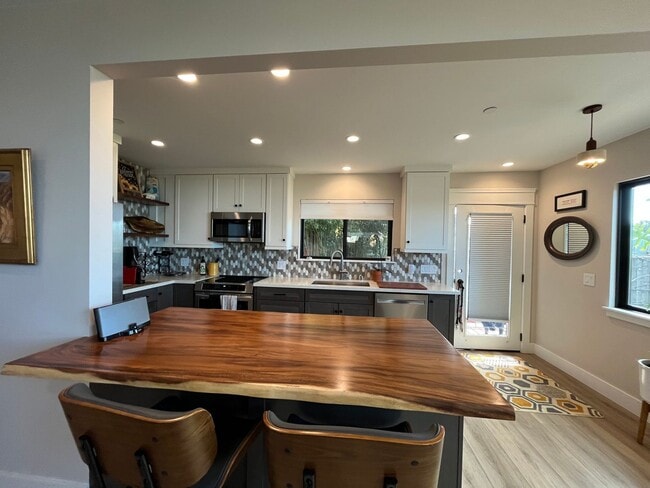 Building Photo - Exceptional Luxury One Bedroom Fully Furnished - Morro Bay w/Views