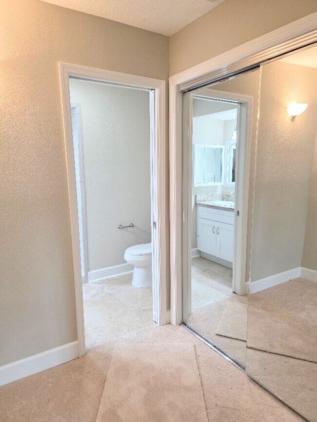 Building Photo - Beautiful 2-bedroom, 2-bath waterfront villa