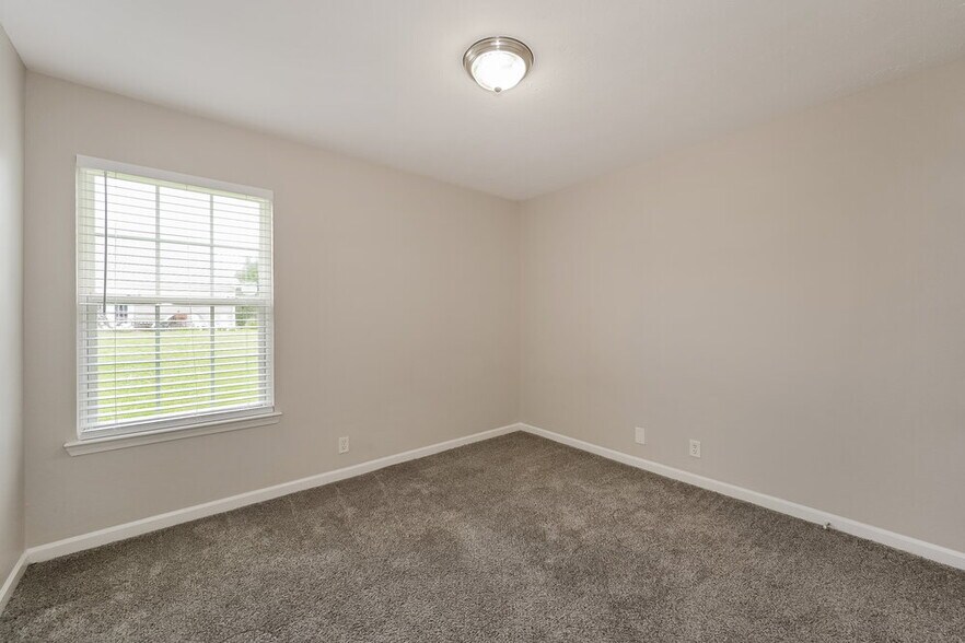 Building Photo - 1413 Chesterbrook Ct