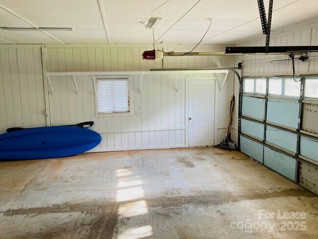 Building Photo - 4969 Moonlite Bay Dr