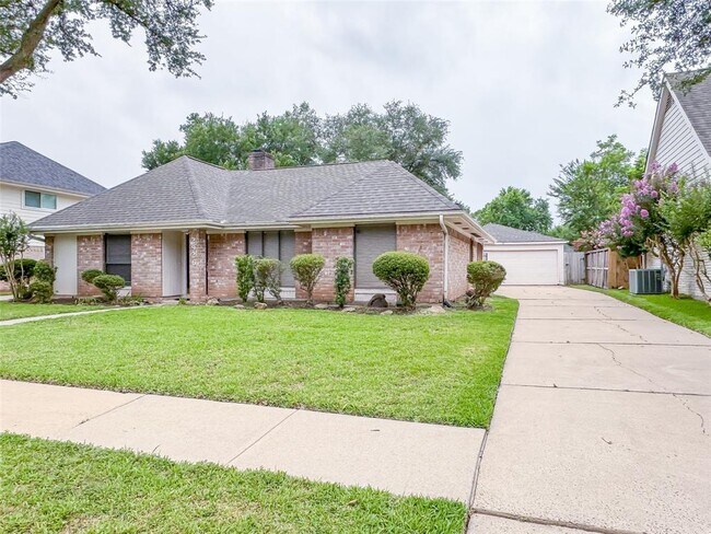 Building Photo - 2926 Colonial Dr