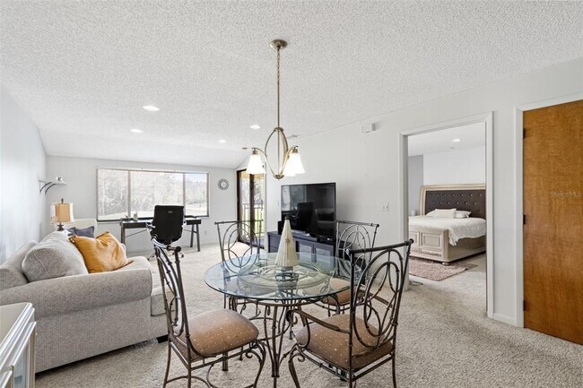 Building Photo - 29300 Bay Hollow Dr