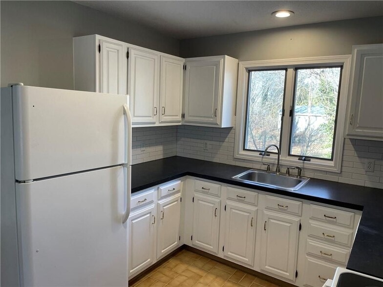 Building Photo - 12 Beacon St