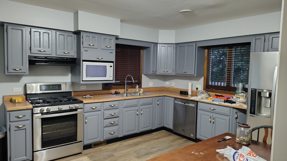 Building Photo - 390 Diane Dr