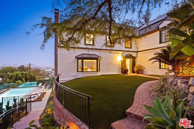 Building Photo - 4818 Bonvue Ave