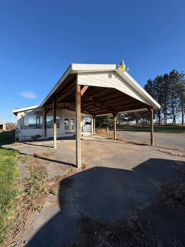 Building Photo - Country LIving