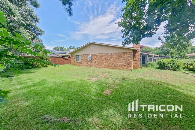 Building Photo - 3816 Aspenwood Dr