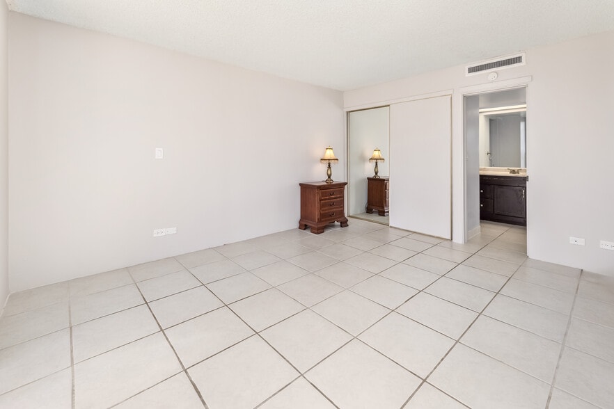 Building Photo - 1860 Ala Moana Blvd