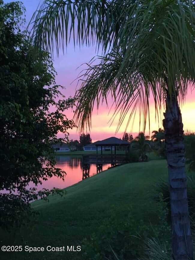 Building Photo - 935 Southlakes Way SW