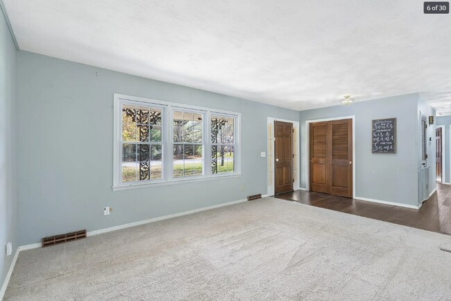 Building Photo - 3 Bedroom 2 Bathroom Springfield, MO
