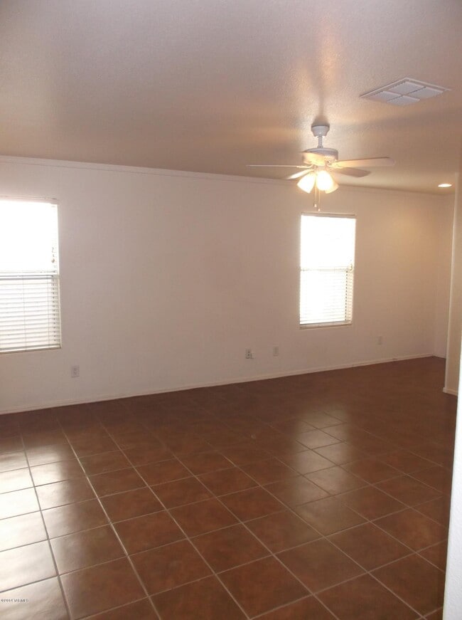 Building Photo - 6408 S Sunrise Valley Dr