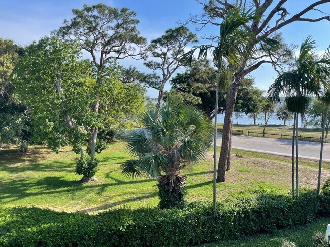 Building Photo - 4056 Lake Osborne Dr